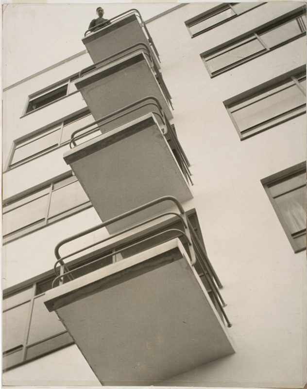moholynagy_bauhaus_balconies-1926