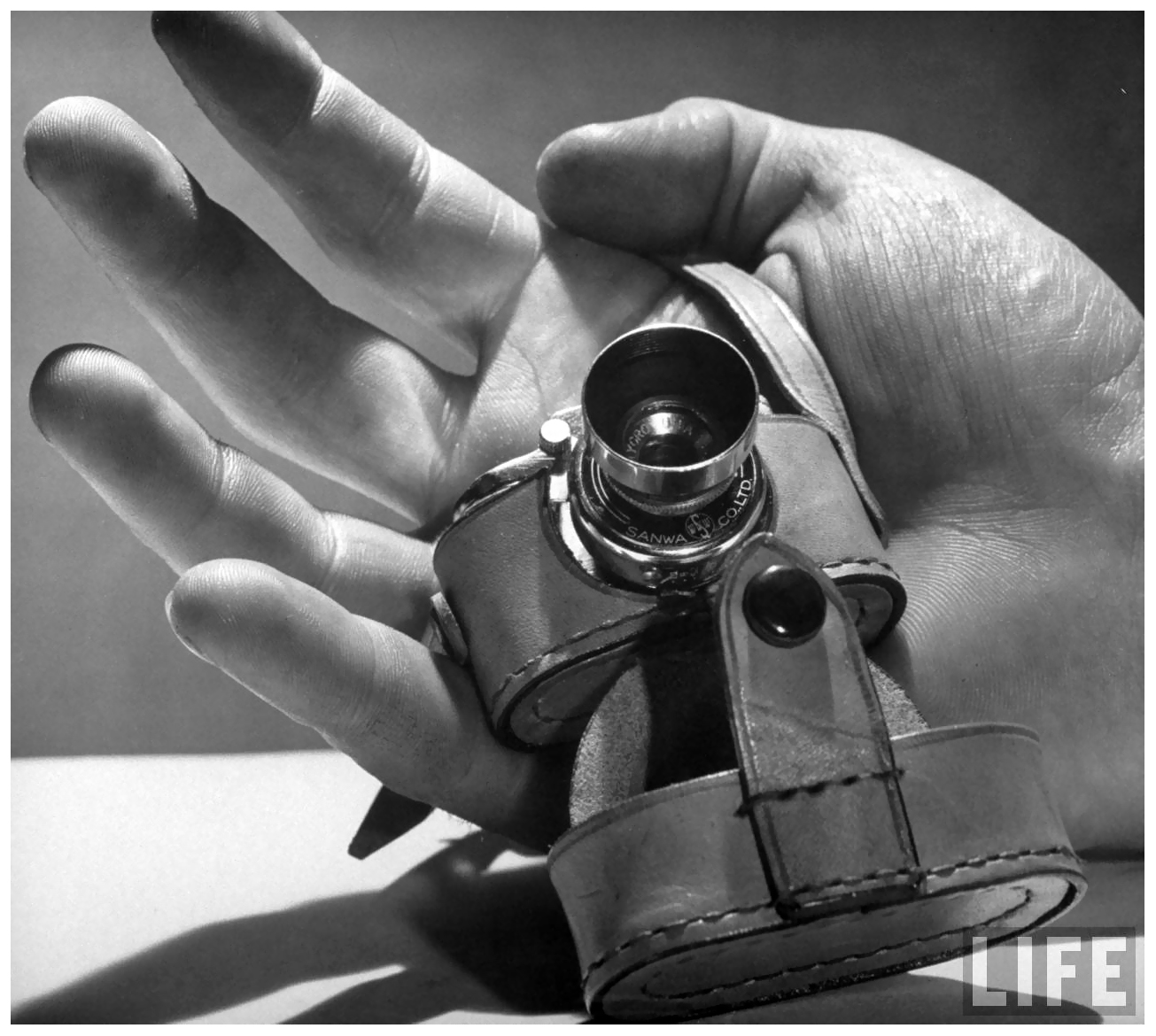 photo-andreas-feininger-micro-camera-resting-in-palm-of-hand-1949